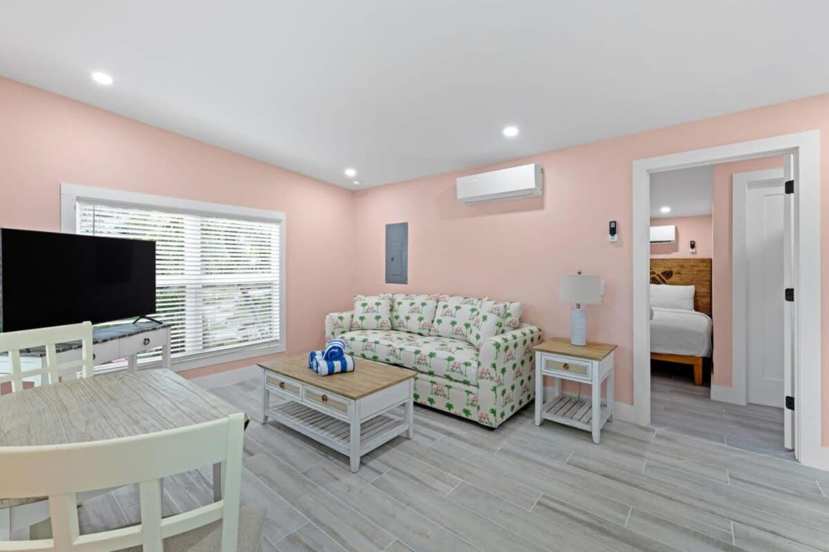 Charming Suite With Balcony And Bikes In Historic Sandpiper Inn Sanibel Exterior foto