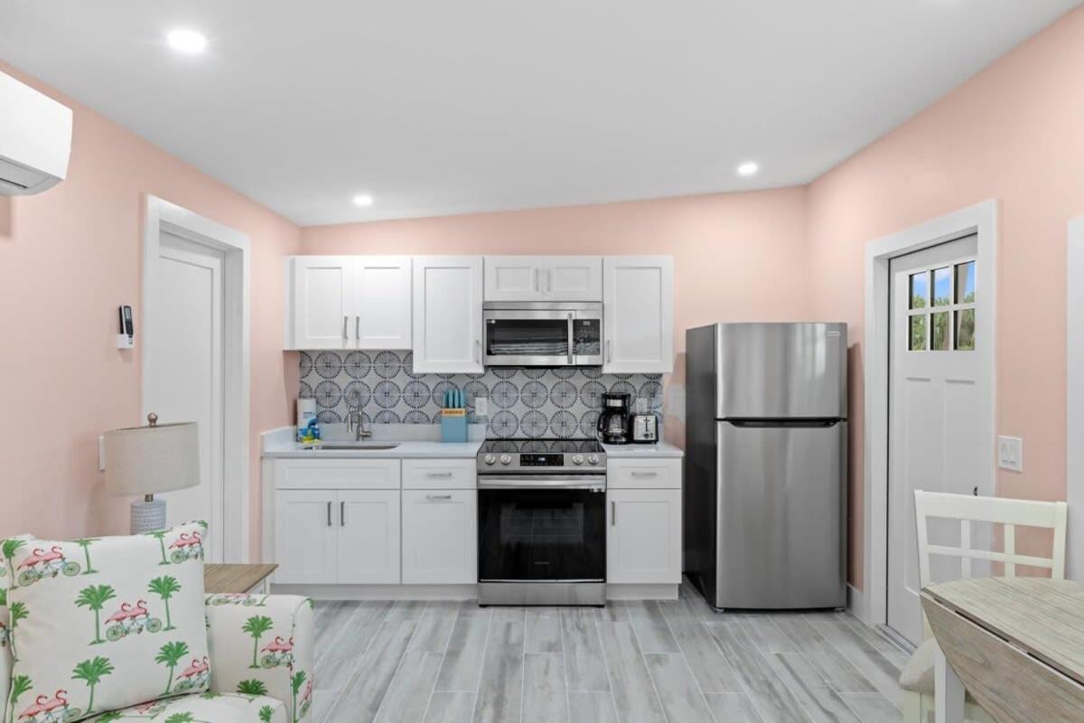 Charming Suite With Balcony And Bikes In Historic Sandpiper Inn Sanibel Exterior foto