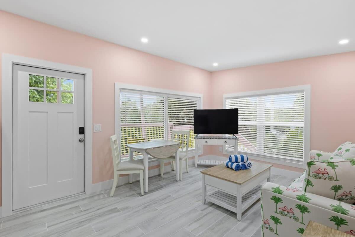 Charming Suite With Balcony And Bikes In Historic Sandpiper Inn Sanibel Exterior foto