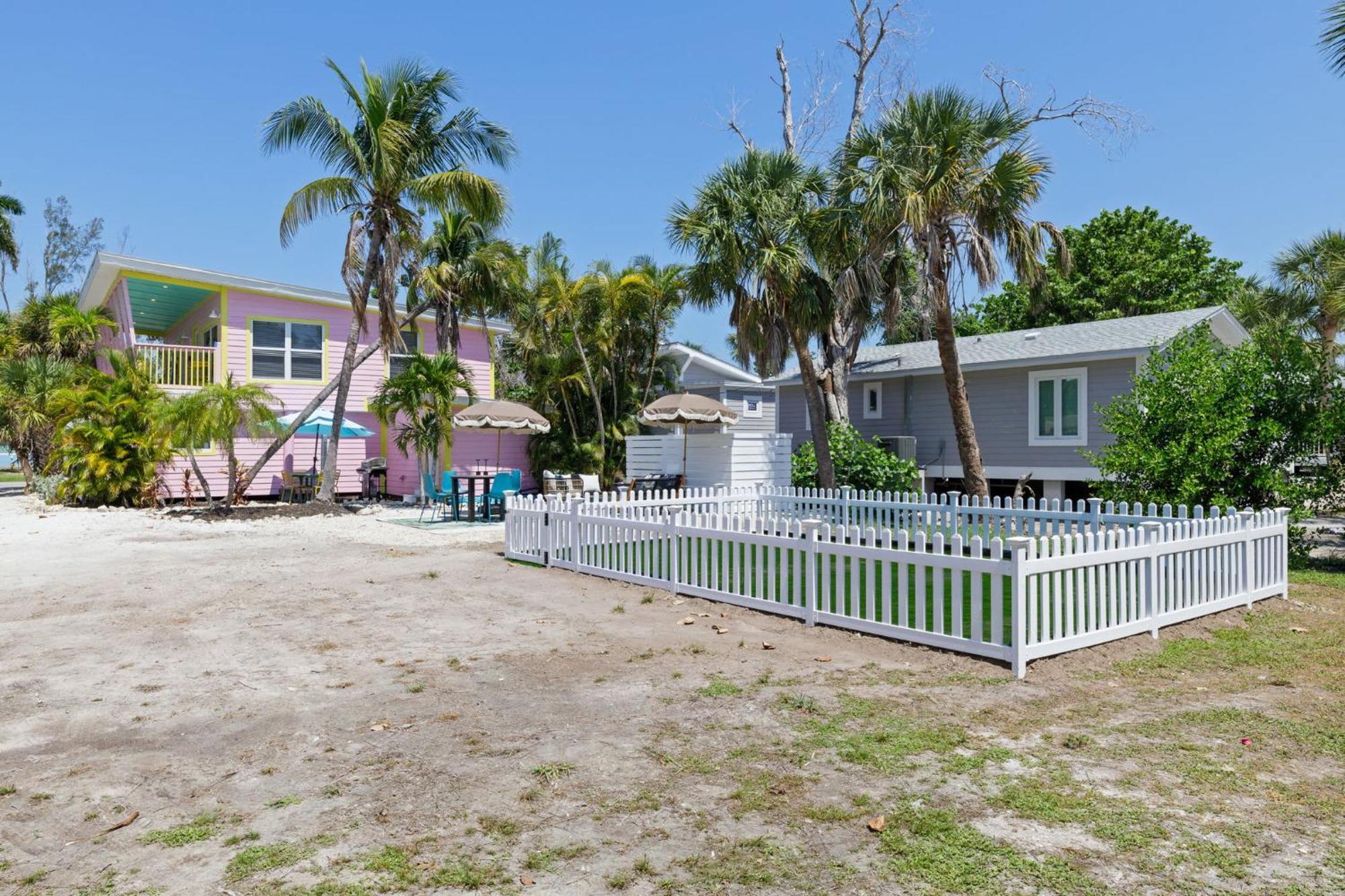 Charming Suite With Balcony And Bikes In Historic Sandpiper Inn Sanibel Exterior foto